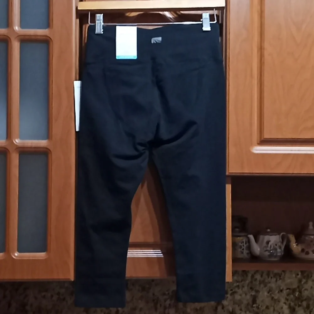 MARIKA CARRIE BUTT BOOSTER CAPRI LEGGINGS. Core Fit. Black. NWT. Small. - Picture 2 of 10